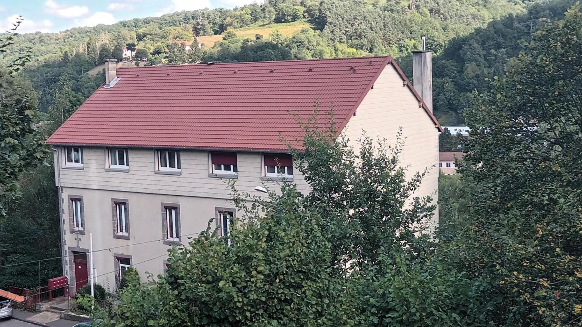 Appartement T1 Proche De Vulcania Pontaumur Exterior foto